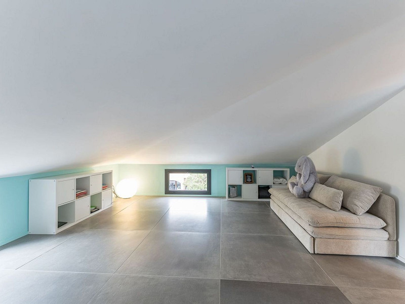 Casa pareada de diseño reformada con jardín y piscina en Gava Mar, Barcelona. Foto:  31