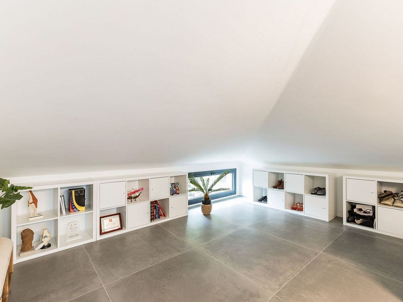 Casa pareada de diseño reformada con jardín y piscina en Gava Mar, Barcelona. Foto:  37