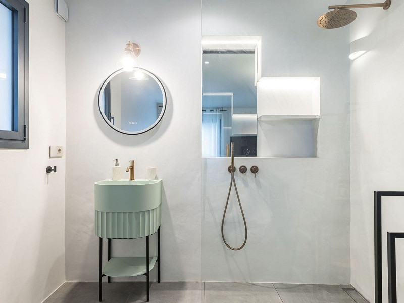 Casa pareada de diseño reformada con jardín y piscina en Gava Mar, Barcelona. Foto:  38