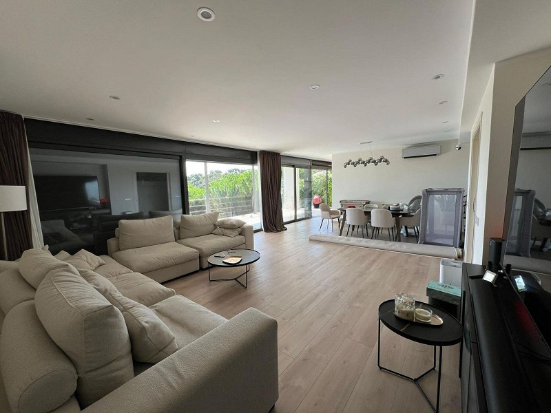 Современный дом с видом на море в Сант-Фелиу-де-Гишольс, Коста-Брава. Фото:  4