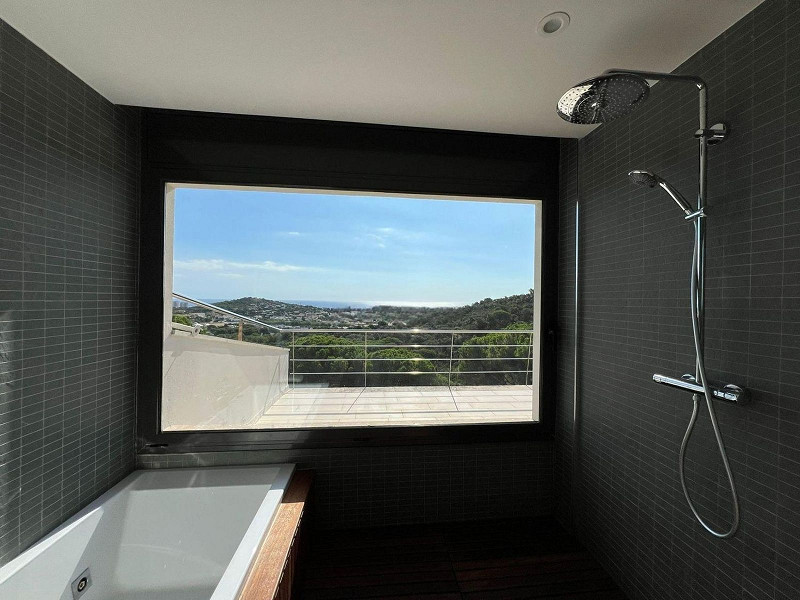 Современный дом с видом на море в Сант-Фелиу-де-Гишольс, Коста-Брава. Фото:  7