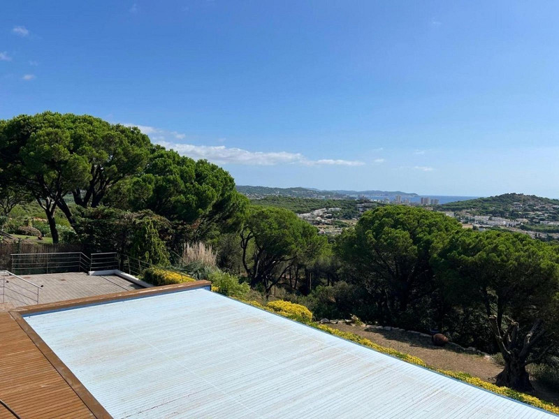 Современный дом с видом на море в Сант-Фелиу-де-Гишольс, Коста-Брава. Фото:  12