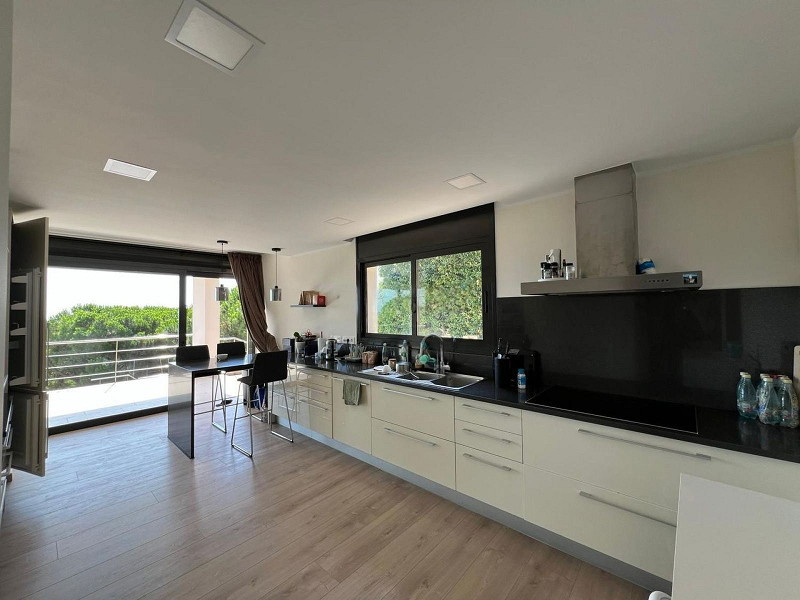 Современный дом с видом на море в Сант-Фелиу-де-Гишольс, Коста-Брава. Фото:  17