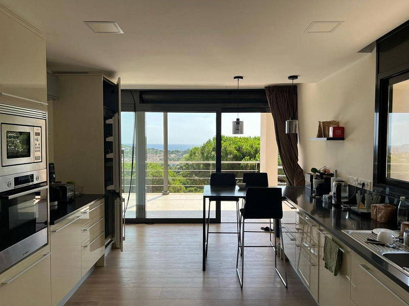 Современный дом с видом на море в Сант-Фелиу-де-Гишольс, Коста-Брава. Фото:  22