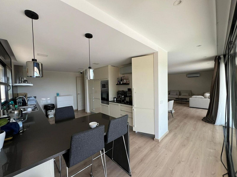 Современный дом с видом на море в Сант-Фелиу-де-Гишольс, Коста-Брава. Фото:  23