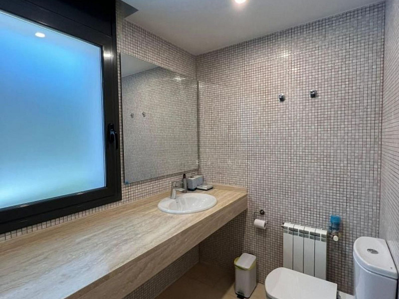 Современный дом с видом на море в Сант-Фелиу-де-Гишольс, Коста-Брава. Фото:  24