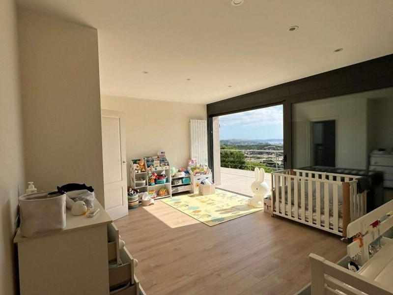 Современный дом с видом на море в Сант-Фелиу-де-Гишольс, Коста-Брава. Фото:  34