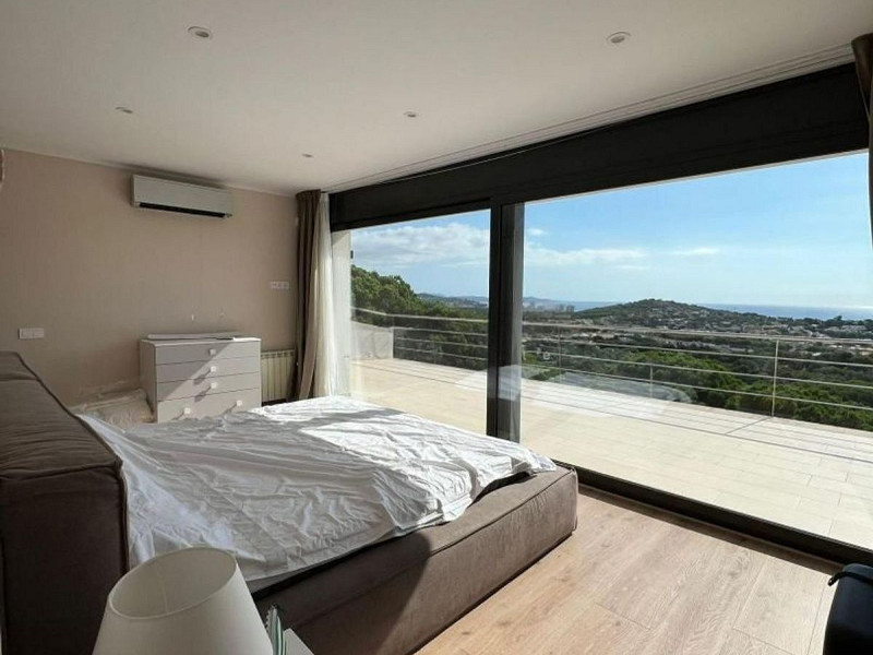 Современный дом с видом на море в Сант-Фелиу-де-Гишольс, Коста-Брава. Фото:  39