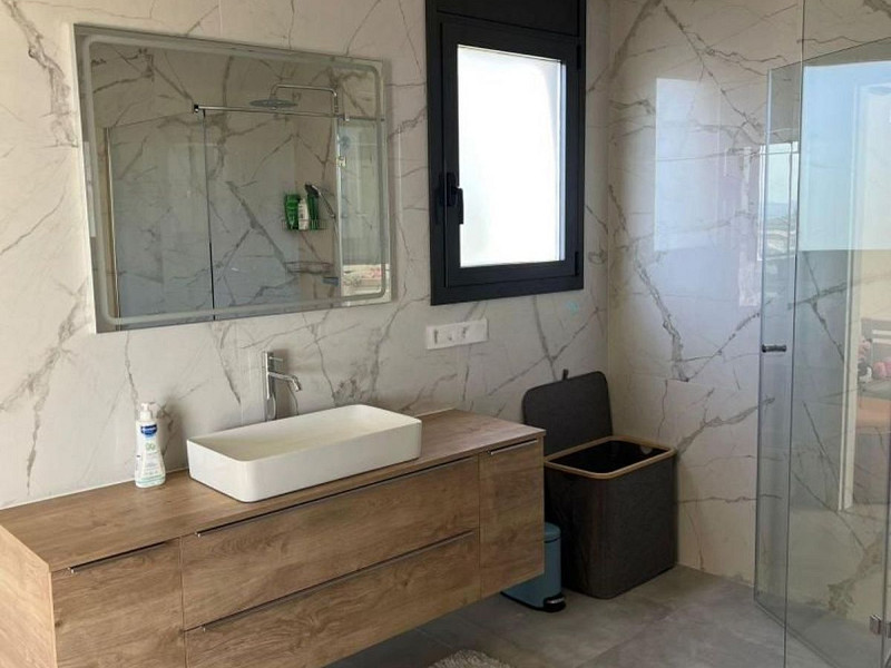 Современный дом с видом на море в Сант-Фелиу-де-Гишольс, Коста-Брава. Фото:  42