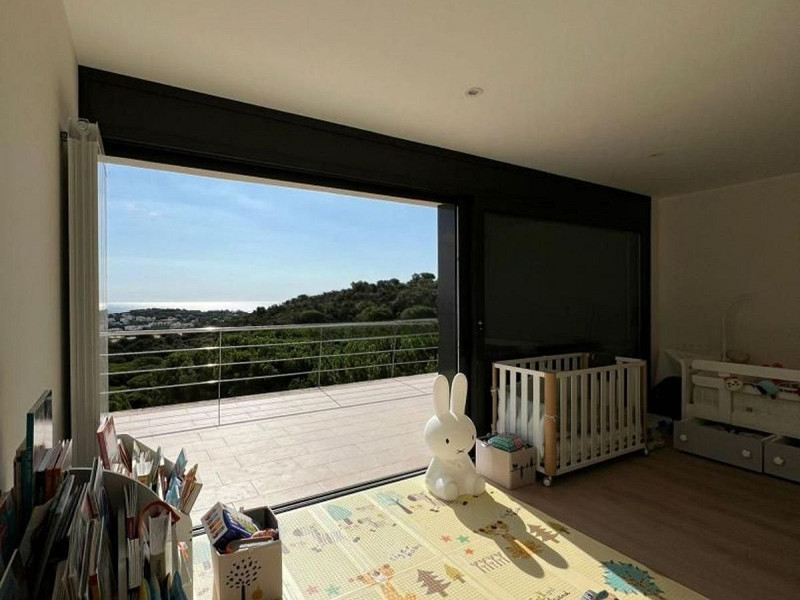 Современный дом с видом на море в Сант-Фелиу-де-Гишольс, Коста-Брава. Фото:  43