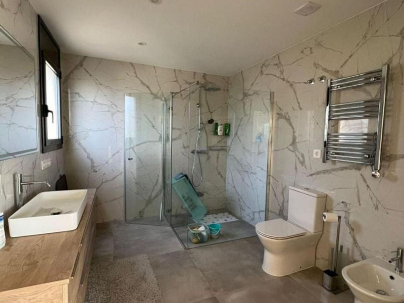 Современный дом с видом на море в Сант-Фелиу-де-Гишольс, Коста-Брава. Фото:  44