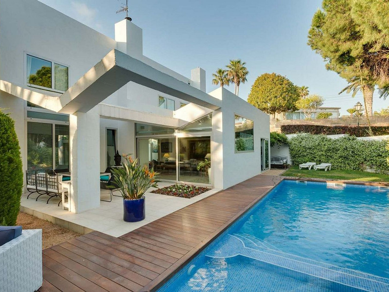 Modern Bright Home with Pool in S’Agaró Vell, Costa Brava. Photo:  36