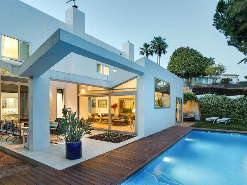 Modern Bright Home with Pool in S’Agaró Vell, Costa Brava. Photo:  48