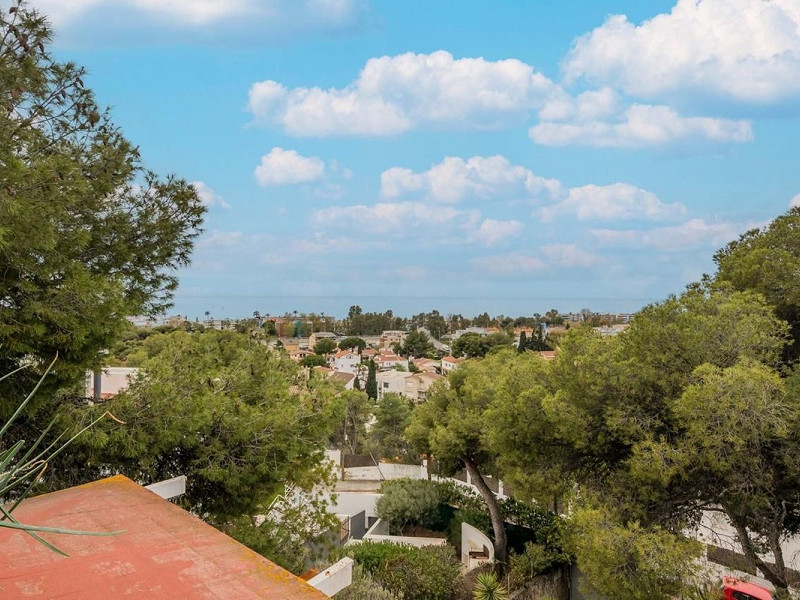 Exclusive villa with sea views and pool in Bellamar, Castelldefels. Photo:  2