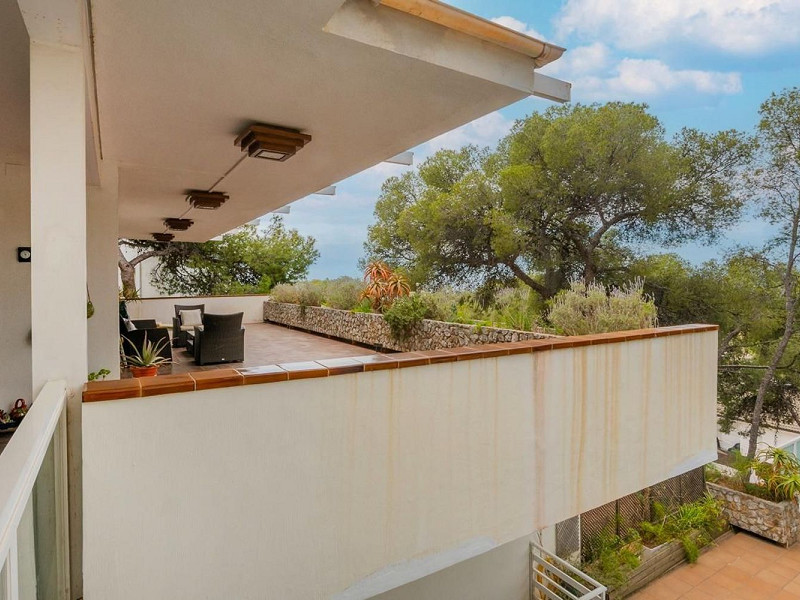 Exclusive villa with sea views and pool in Bellamar, Castelldefels. Photo:  11