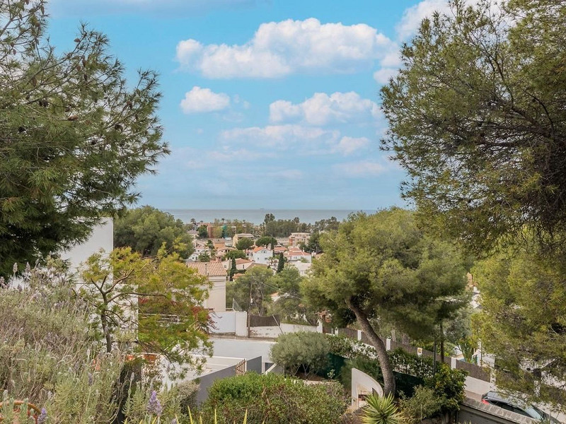 Exclusive villa with sea views and pool in Bellamar, Castelldefels. Photo:  12