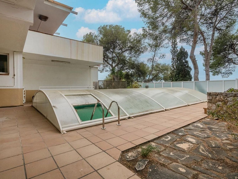 Exclusive villa with sea views and pool in Bellamar, Castelldefels. Photo:  14