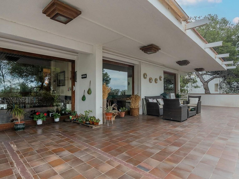 Exclusive villa with sea views and pool in Bellamar, Castelldefels. Photo:  16
