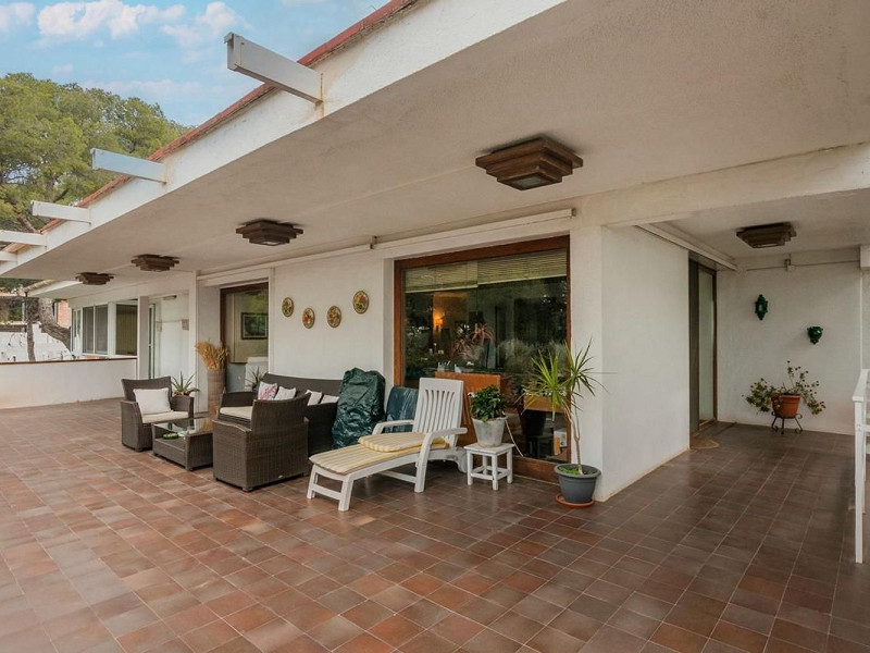 Exclusive villa with sea views and pool in Bellamar, Castelldefels. Photo:  18