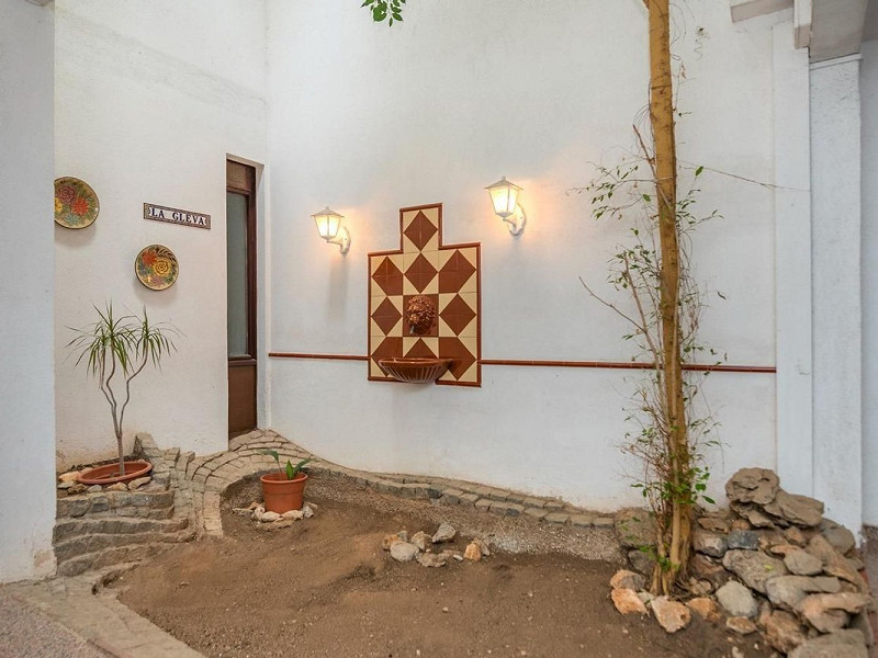 Exclusive villa with sea views and pool in Bellamar, Castelldefels. Photo:  20