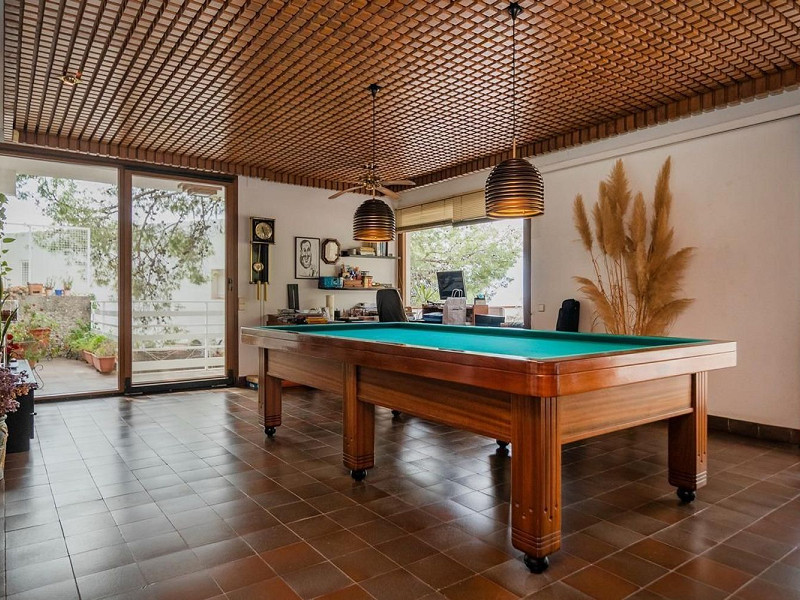 Exclusive villa with sea views and pool in Bellamar, Castelldefels. Photo:  24