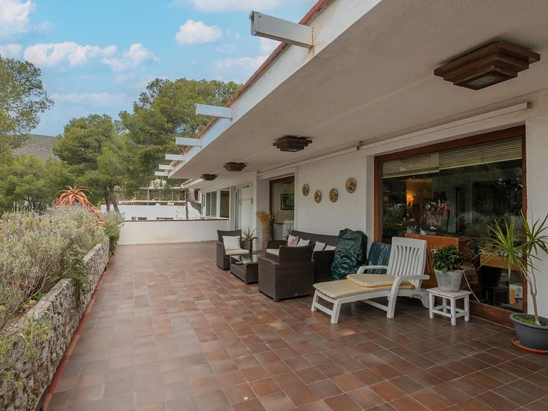 Exclusive villa with sea views and pool in Bellamar, Castelldefels. Photo:  27