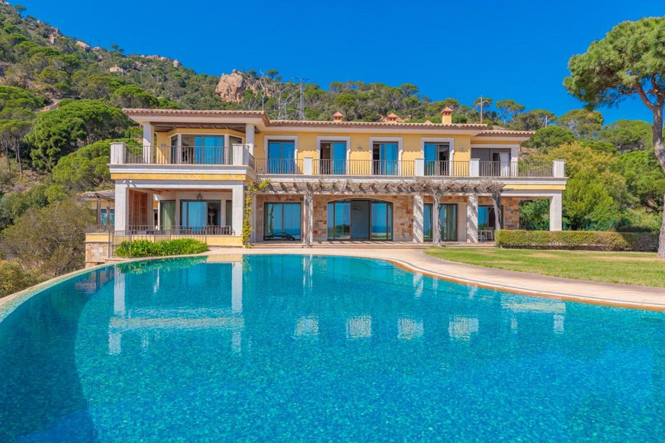 Luxury villa with sea views in Punta Brava, Sant Feliu de Guíxols
