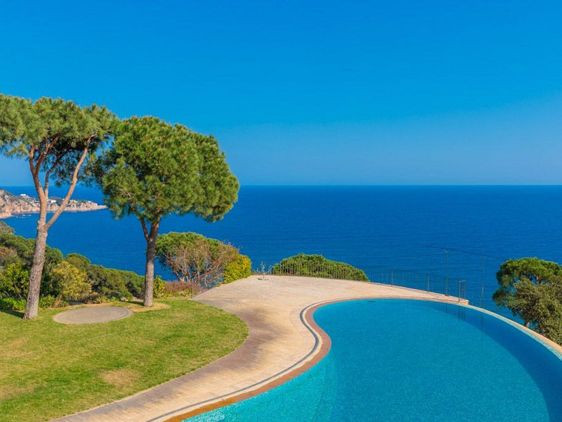 Luxury villa with sea views in Punta Brava, Sant Feliu de Guíxols. Photo:  5