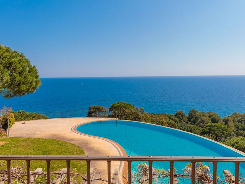 Luxury villa with sea views in Punta Brava, Sant Feliu de Guíxols. Photo:  23