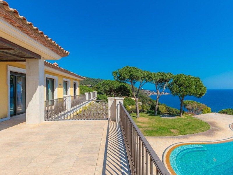 Luxury villa with sea views in Punta Brava, Sant Feliu de Guíxols. Photo:  24
