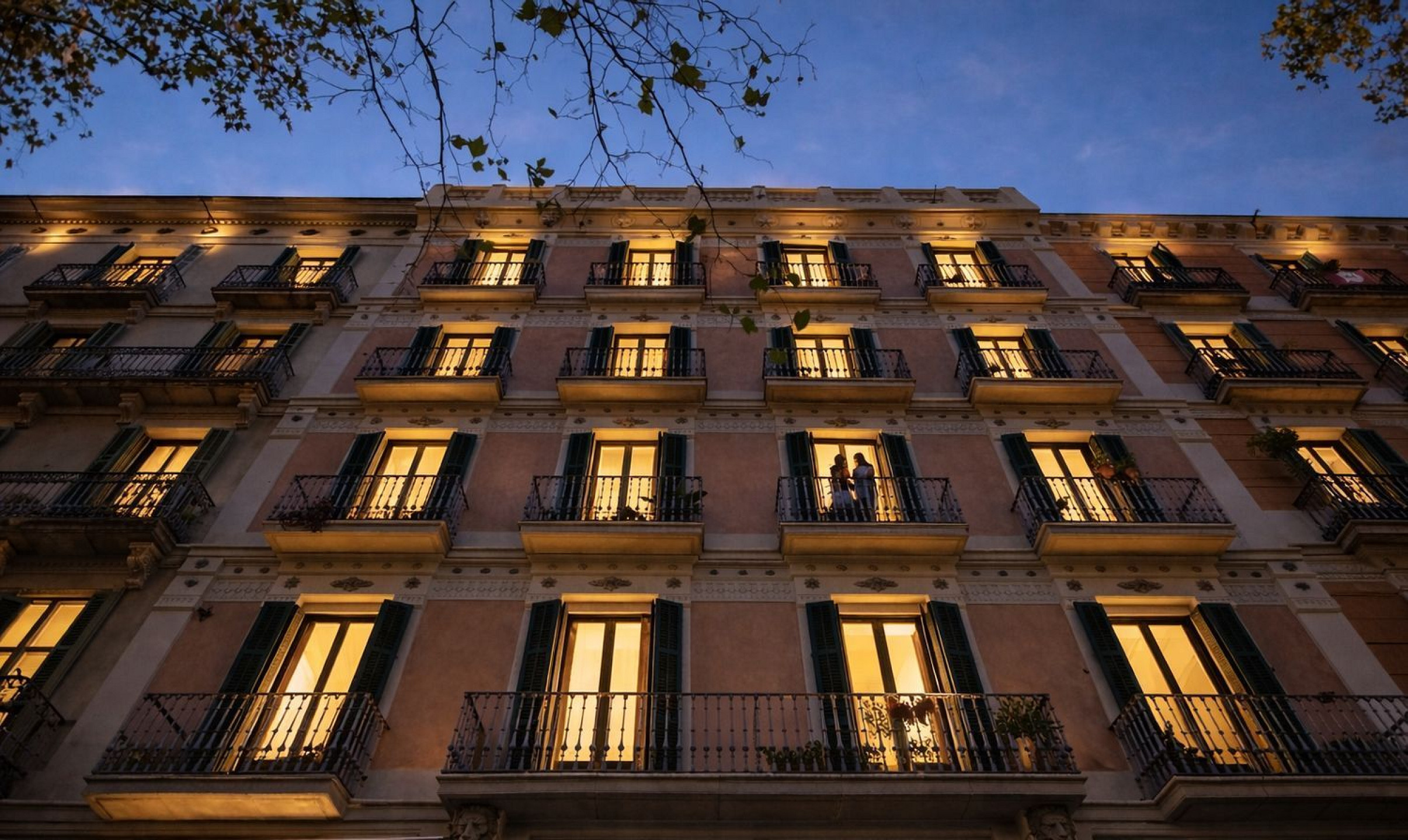 Renovated apartment with gallery and high ceilings near Arc de Triomf, Barcelona