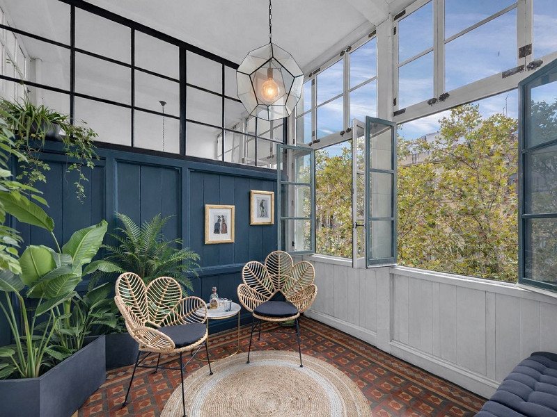 Renovated apartment with gallery and high ceilings near Arc de Triomf, Barcelona. Photo:  7