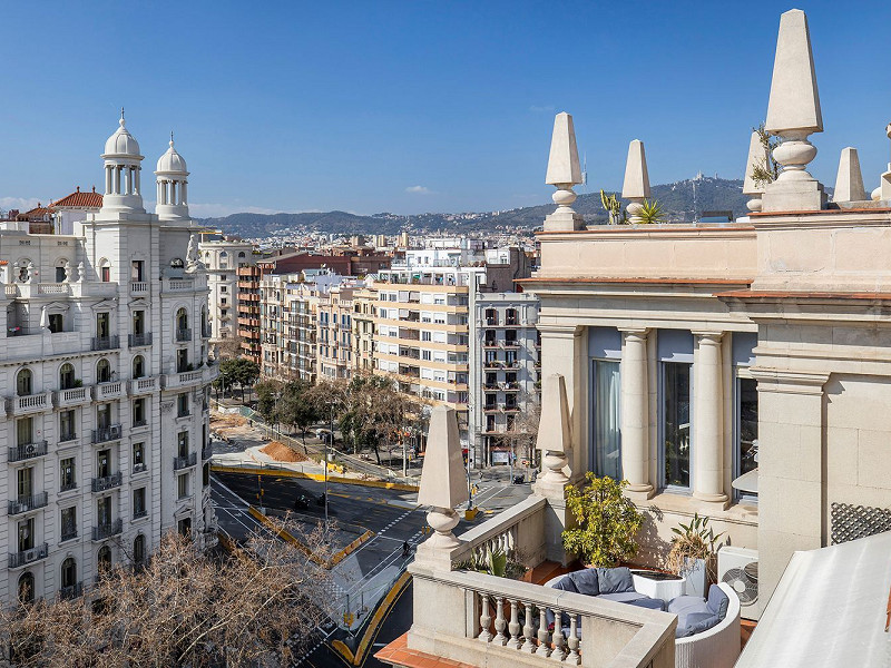 Unique Penthouse with Panoramic Terraces in Eixample, Barcelona. Photo:  16