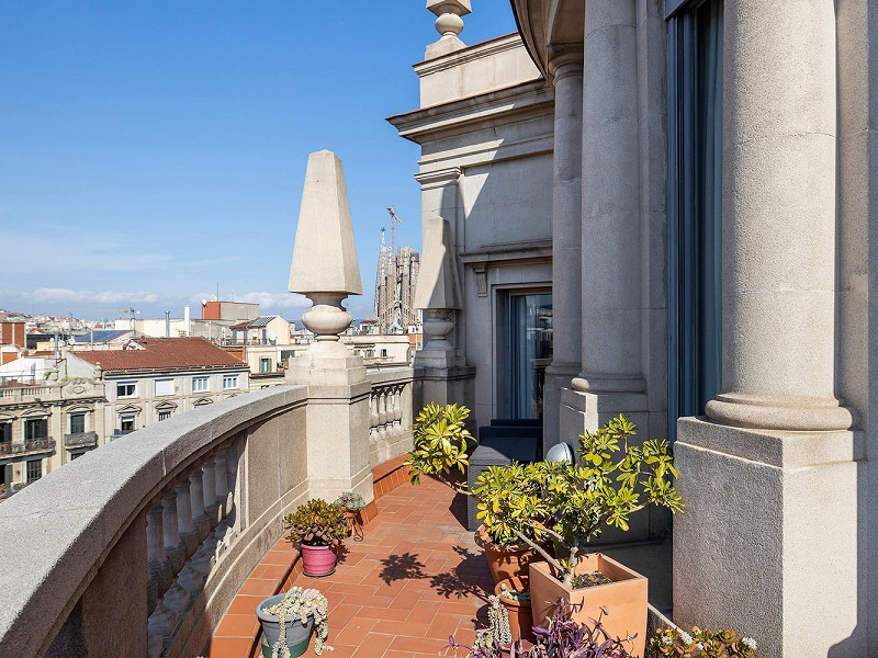 Unique Penthouse with Panoramic Terraces in Eixample, Barcelona. Photo:  49
