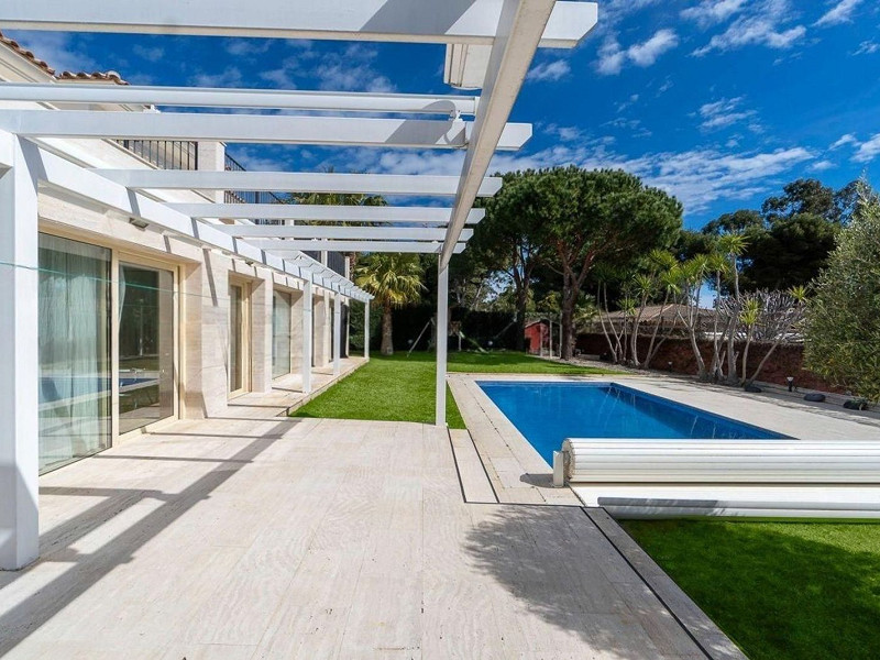 Luxury villa with open sea views in La Gavina, S’Agaró, Costa Brava. Photo:  12