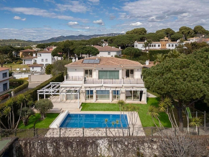 Luxury villa with open sea views in La Gavina, S’Agaró, Costa Brava. Photo:  20