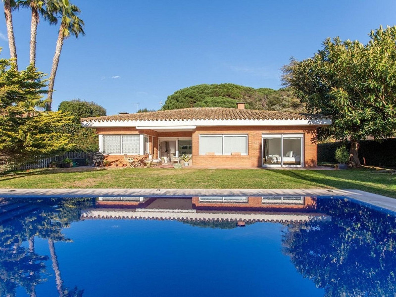 Luxury Single-Storey Home with Pool in Sant Vicenc de Montalt, Barcelona. Photo:  3