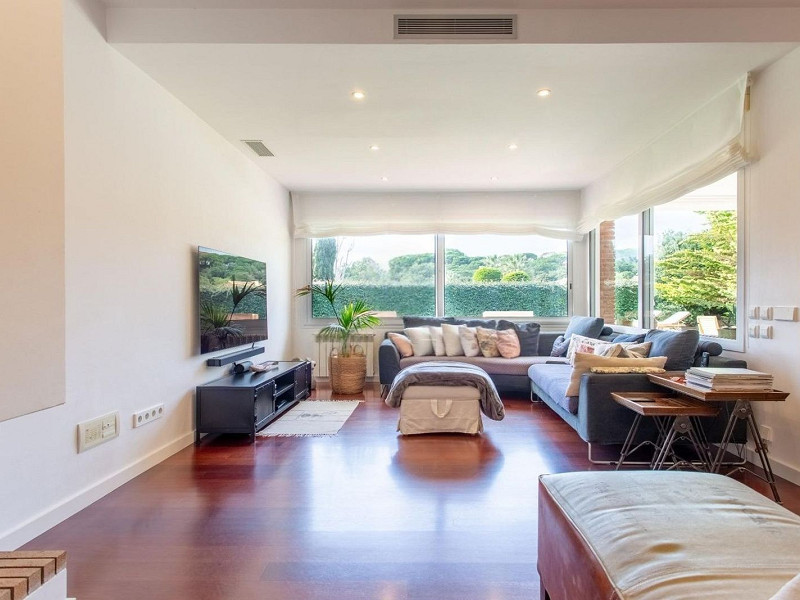 Luxury Single-Storey Home with Pool in Sant Vicenc de Montalt, Barcelona. Photo:  14