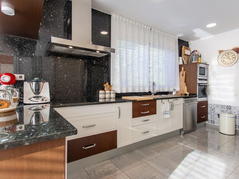 Luxury Single-Storey Home with Pool in Sant Vicenc de Montalt, Barcelona. Photo:  24