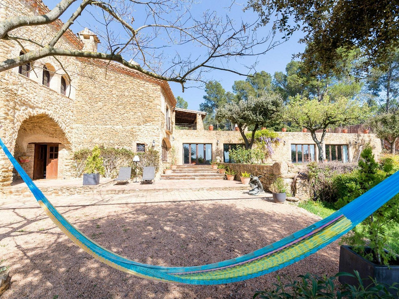 Magnificent old stone mansion in the picturesque mountainous area of Vulpellac in the province of Girona. Photo:  10