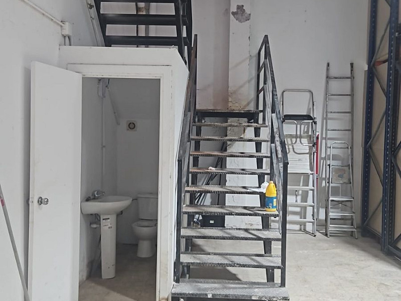 Коммерческое помещение большой площади в Сабаделе, Барселона. Фото:  2