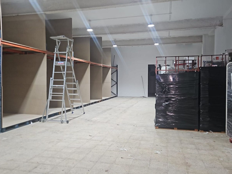 Коммерческое помещение большой площади в Сабаделе, Барселона. Фото:  3