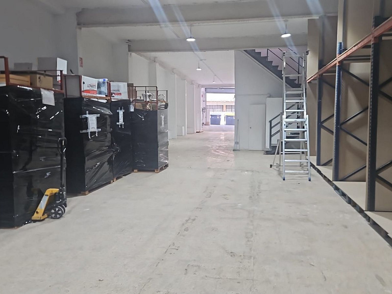 Коммерческое помещение большой площади в Сабаделе, Барселона. Фото:  7