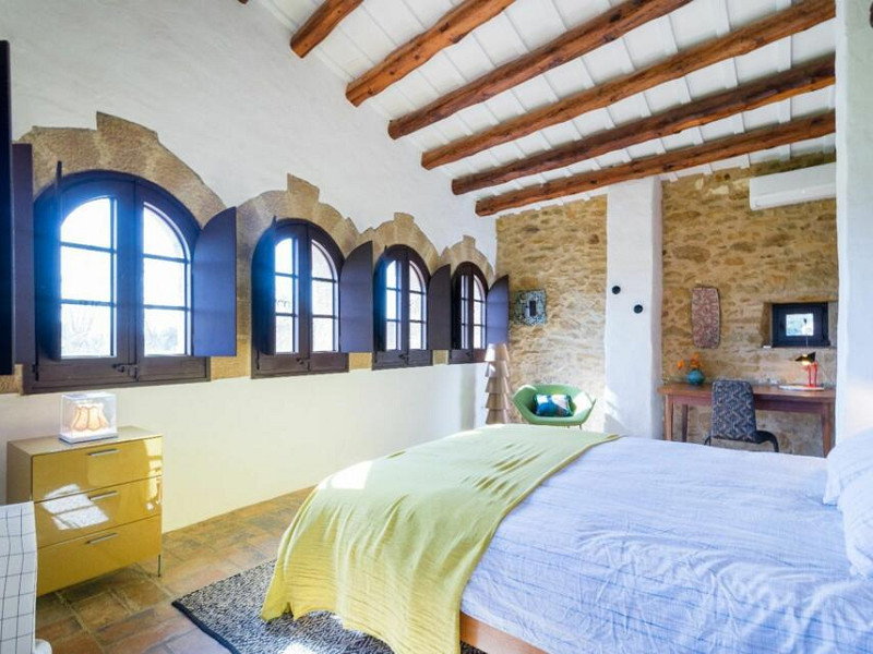 Magnificent old stone mansion in the picturesque mountainous area of Vulpellac in the province of Girona. Photo:  11