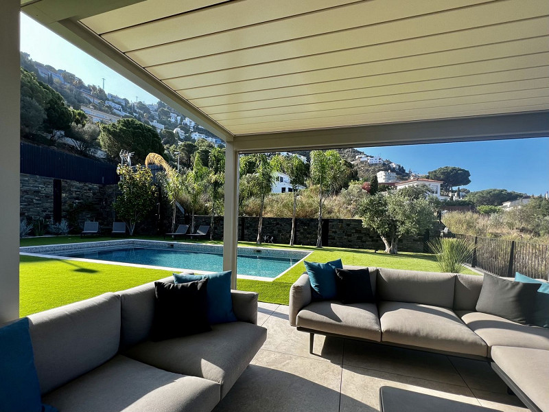 Luxury villa with panoramic views in Roses, Costa Brava. Photo:  8