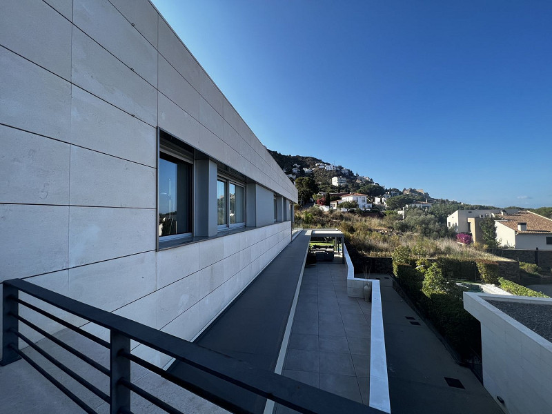 Luxury villa with panoramic views in Roses, Costa Brava. Photo:  38