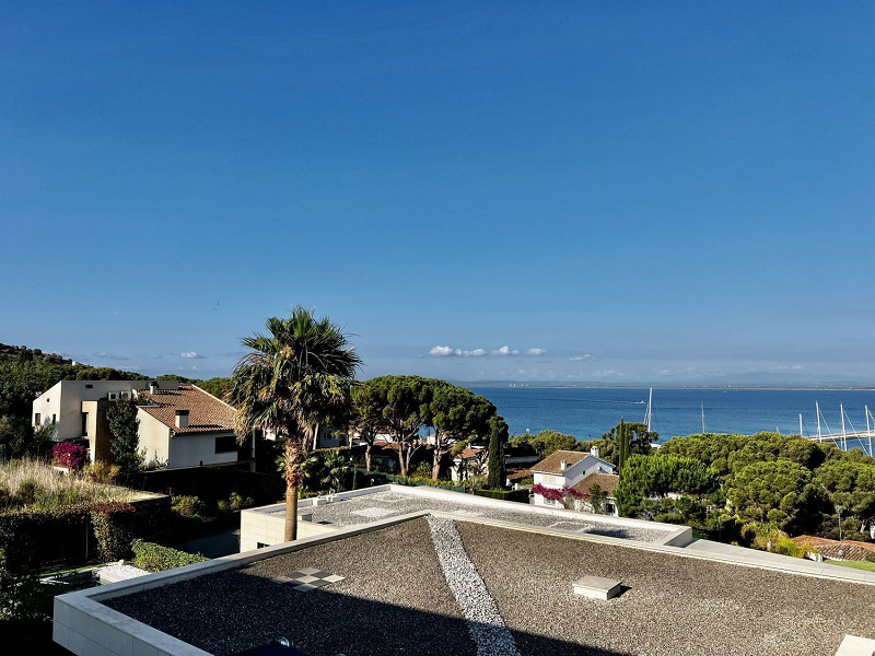 Luxury villa with panoramic views in Roses, Costa Brava. Photo:  43