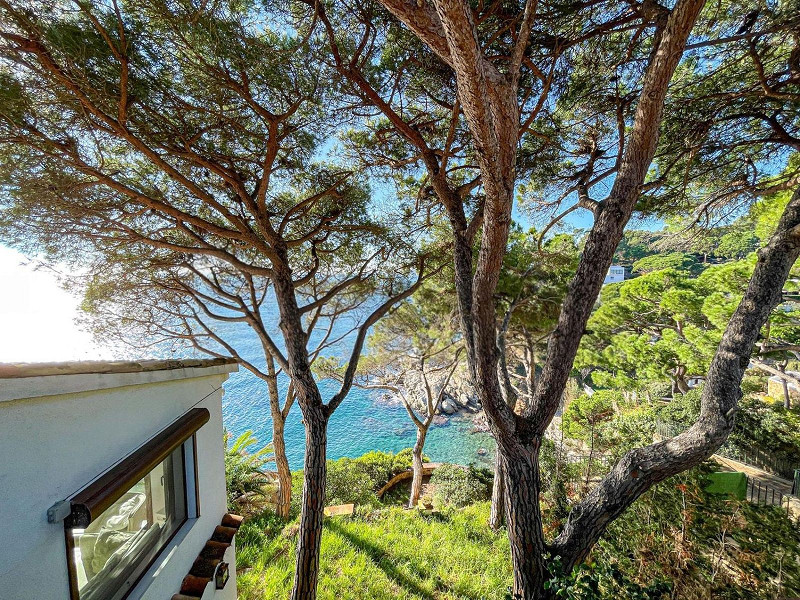 Mediterranean villa with direct beach access in Sant Antoni de Calonge, Costa Brava. Photo:  22