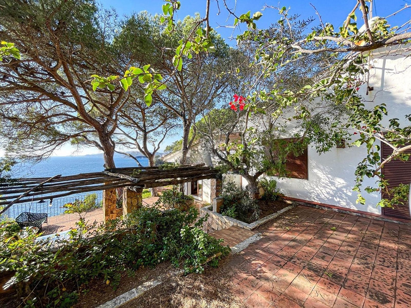 Mediterranean villa with direct beach access in Sant Antoni de Calonge, Costa Brava. Photo:  29