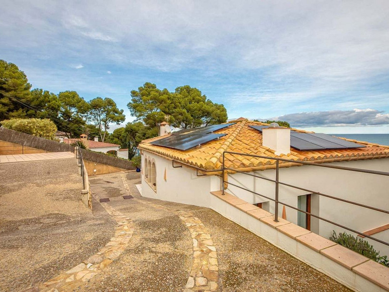 Sea-view Villa in Sa Riera, Begur – Costa Brava. Photo:  16